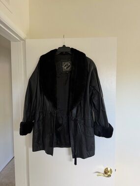 Vintage Winlit Black leather jacket Fur Trim